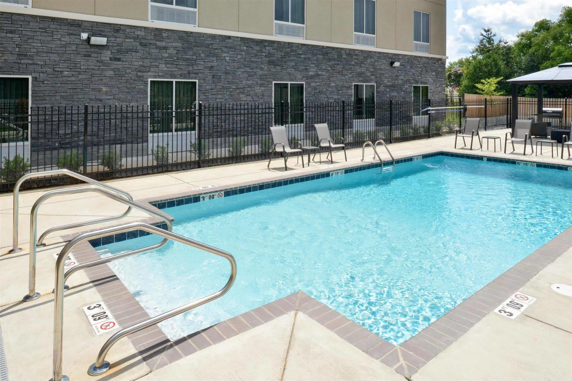 Americas Best Value Inn & Suites Хорн-Лейк Экстерьер фото