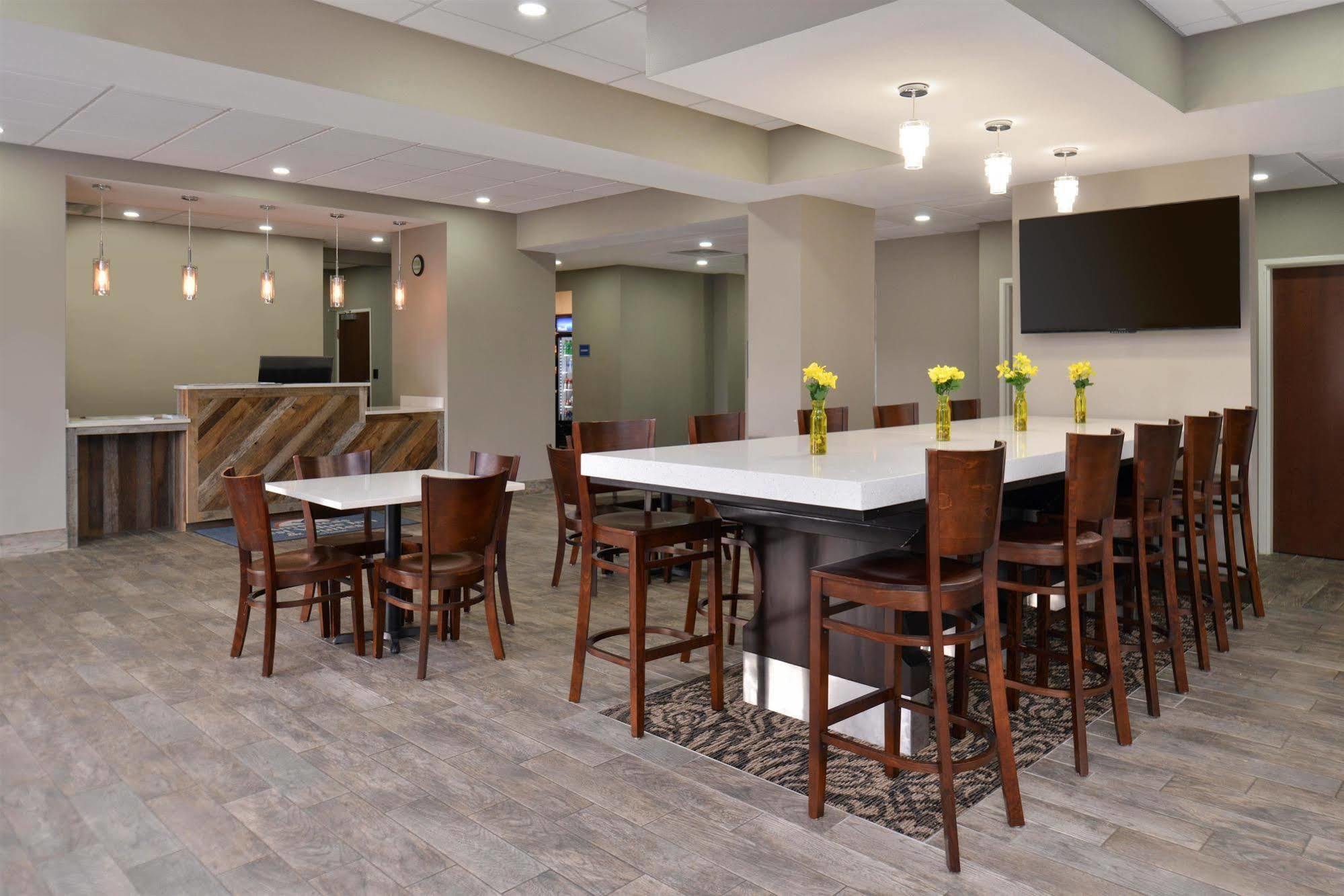 Americas Best Value Inn & Suites Хорн-Лейк Экстерьер фото