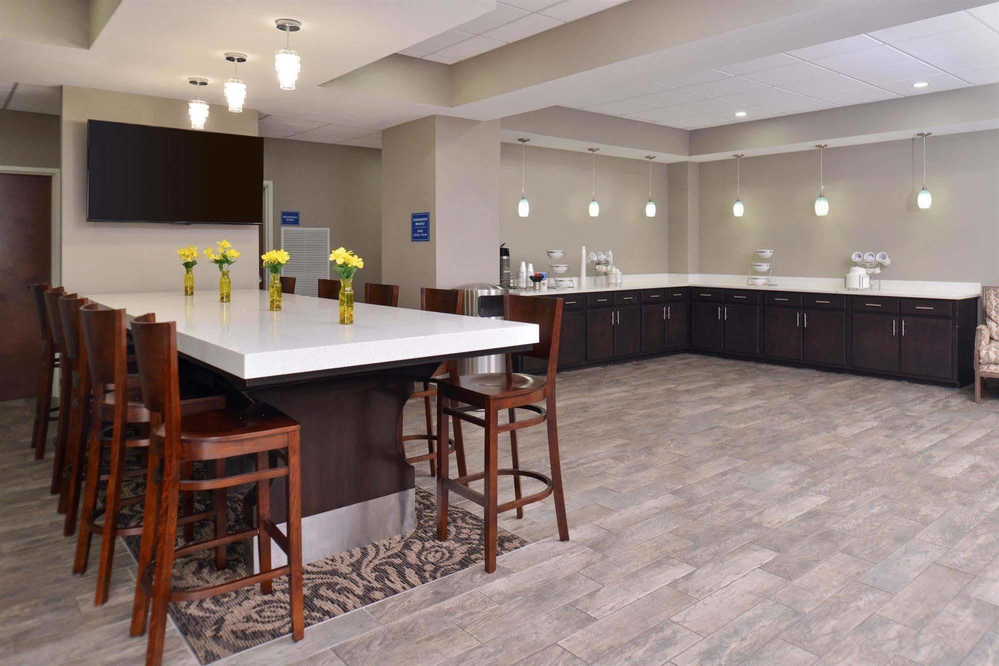 Americas Best Value Inn & Suites Хорн-Лейк Экстерьер фото